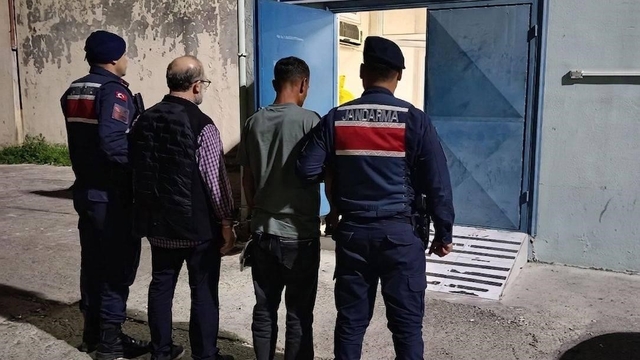 Kendilerini polis olarak tanıtan dolandırıcılara 10 milyon liralık altın kaptırdılar