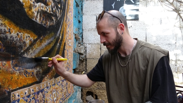 Nostaljik perde ve halıları sanat eserine dönüştürüyor