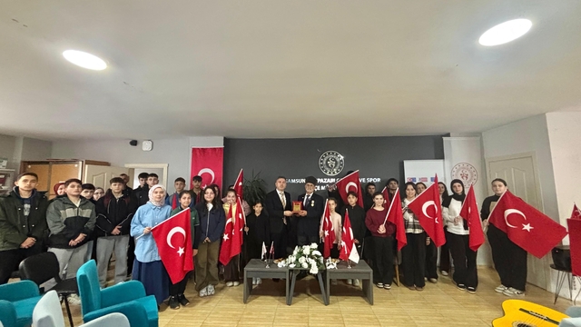 Salıpazarı'nda gençler Kıbrıs gazisi Varol ile bir araya geldi