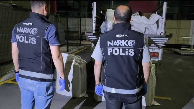 Kamyon kasasında 83 bin uyuşturucu hap ele geçirildi; 3 gözaltı