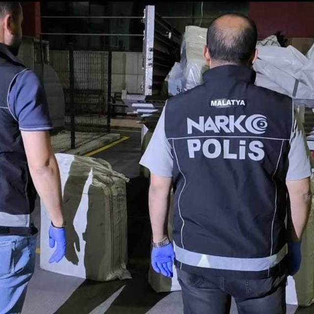 Kamyon kasasında 83 bin uyuşturucu hap ele geçirildi; 3 gözaltı