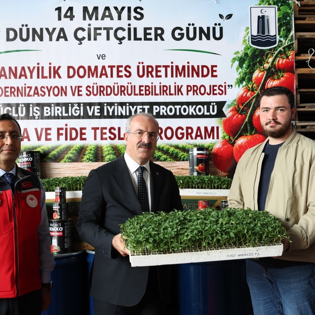 Çanakkale'de üreticiye destek ve proje bitmiyor
804 bin adet domates fidesi...