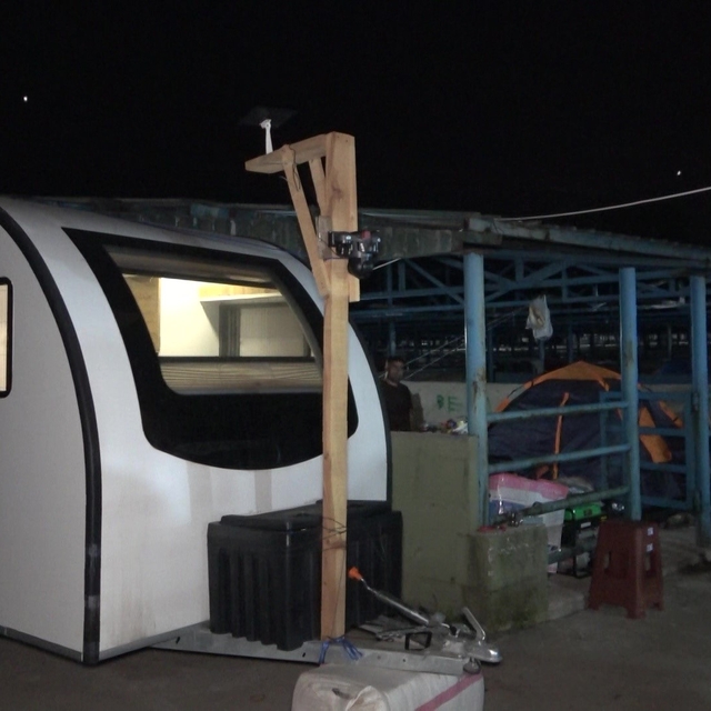 Hayvan pazarında karavan ve çadır kamping...
Kurbanlıklarla koyun koyuna uy...