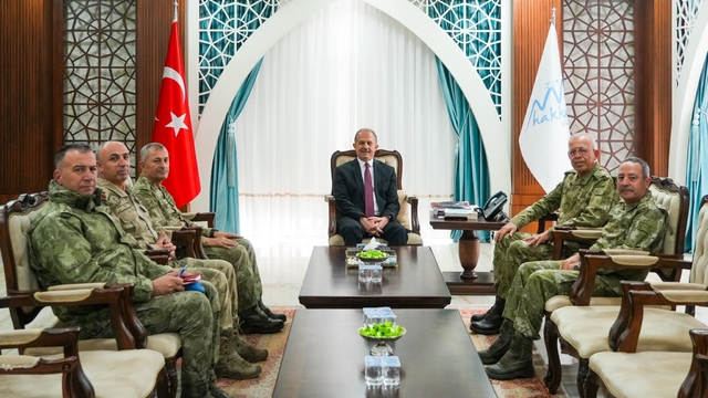 Korgeneral Topaloğlu, Hakkâri Valiliği'ni ziyaret etti