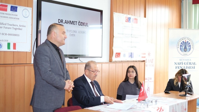 48 yıllık tecrübe Kütahya'da gençlerle buluştu
Hayat Sağlık Grubu Yönetiminden Kütahya Valisi Işın'a ziyaret