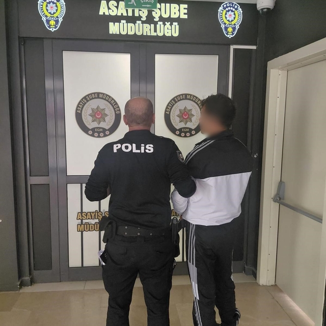 Polis 22 yıl 3 ay 27 gün hapis cezasıyla aranan şahsı yakaladı
