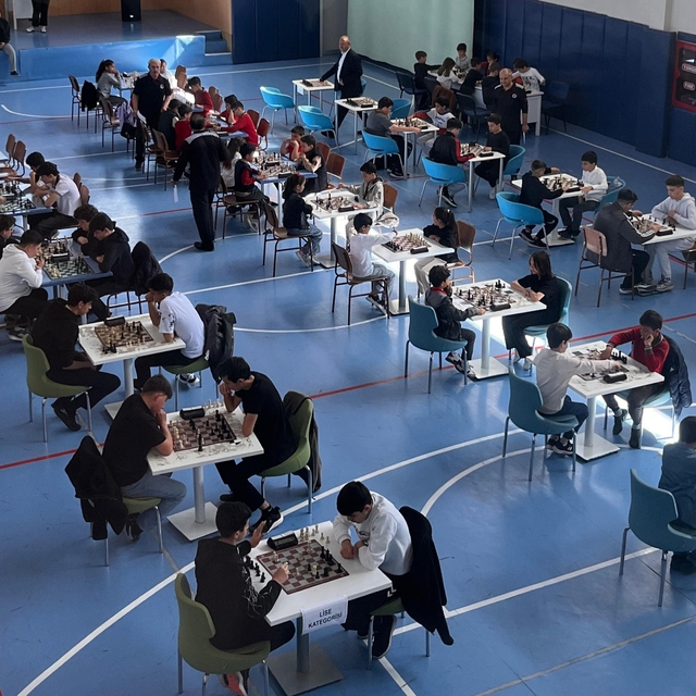 Alaca'da lise öğrencileri kıyasıya mücadele etti