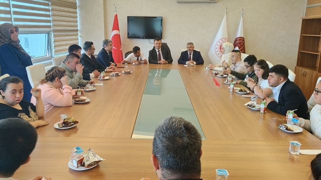 Adıyaman Adliyesi'nde down sendromlu çocuklardan "sevgi davası"