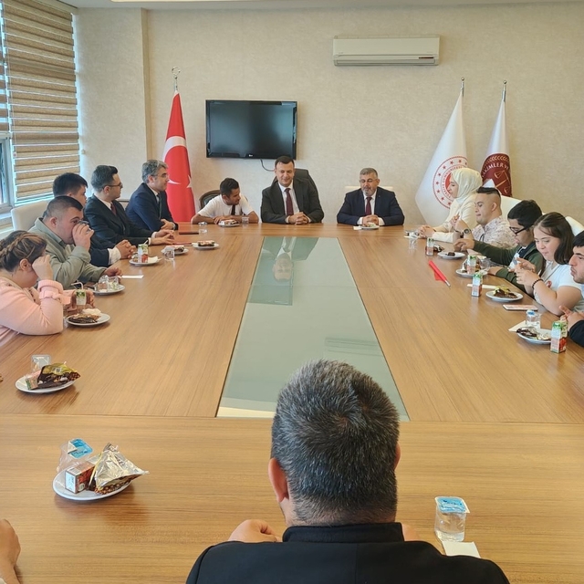 Adıyaman Adliyesi'nde down sendromlu çocuklardan "sevgi davası"