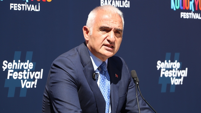 Kültür ve Turizm Bakanı Ersoy: "Kültür Yolu Festivali, Eskişehir esnafına can suyu olacak"
Bakan Mehmet Nur, Ersoy, Eskişehir'de Kültür Yolu Festivali'nin açılışına katıldı