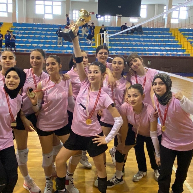 Tevfik İleri Anadolu Lisesi şampiyon oldu