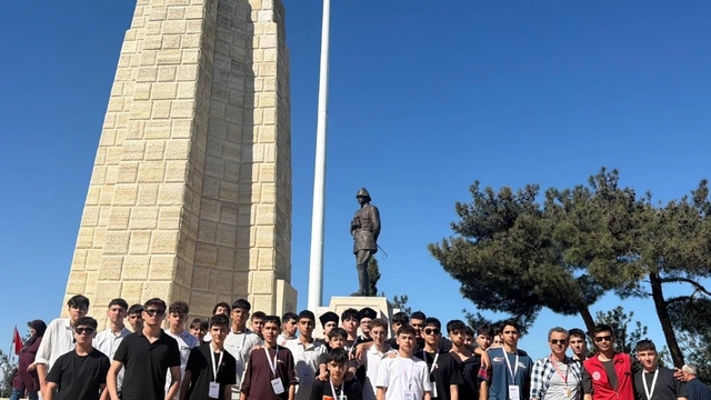 Menteşeli gönüllü gençlerden Çanakkale'ye anlamlı ziyaret
