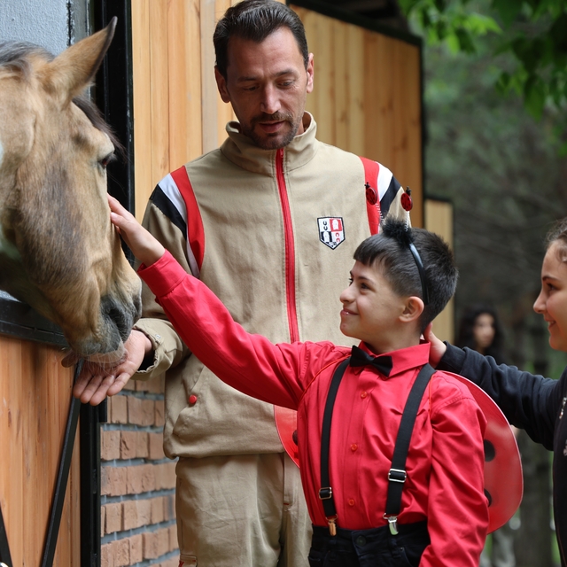 Akademisyenler ve özel çocuklar at terapisi etkinliğinde bir araya geldi