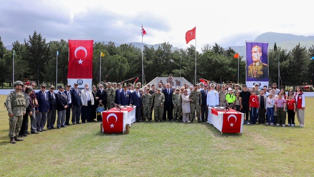 İskenderun'da engelli gençler bir günlüğüne temsili asker oldu
