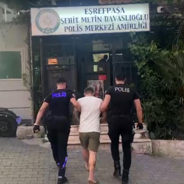 İzmir'de 42 yıl hapis cezasıyla aranan dolandırıcı Yunus timlerinden kaçama...