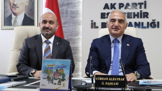 Bakan Ersoy'dan AK Parti Eskişehir İl Başkanlığı'na ziyaret