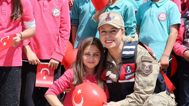 Siirt'te Milli Aile Haftası kapsamında çocuk ve ailelere yönelik eğitimler düzenlendi