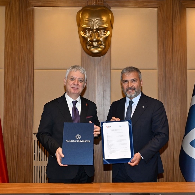 Anadolu Üniversitesi ile Rekabet Kurumu arasında akademik iş birliği protok...