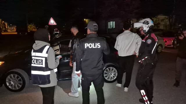 Eskişehir'de asayiş uygulamasında 298 şahıs ve 114 araç sorgulandı
