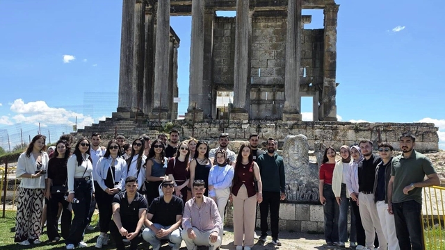 Hisarcık MYO öğrencileri Aizanoi Antik Kenti'ni gezdi