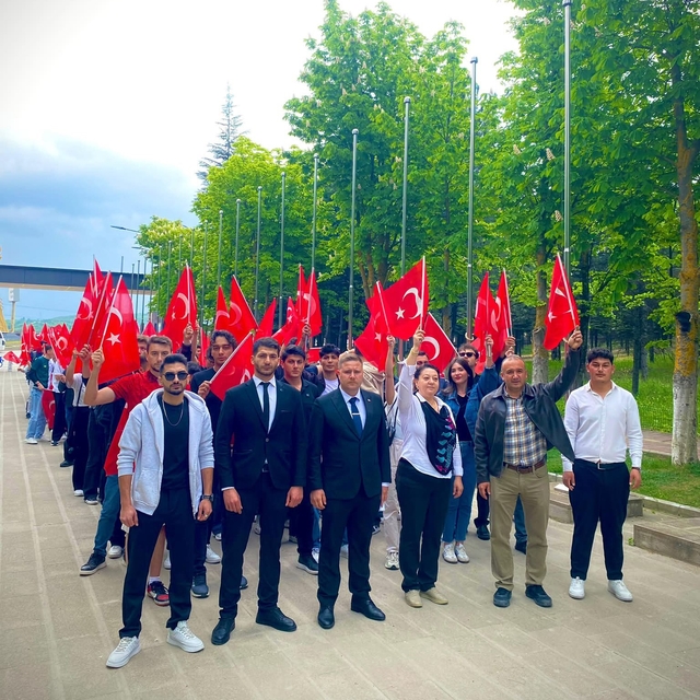 ODTÜ'de bayrak saldırısına tepki: Bilecik'te 350 kişilik yürüyüş
