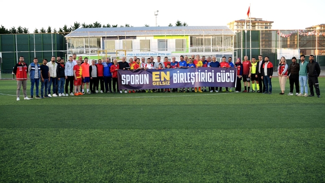 Tekirdağ'da işitme engelli sporcular ile protokol üyeleri maç yaptı