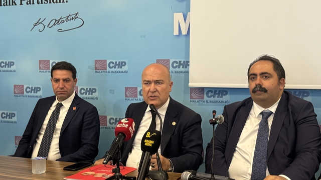 CHP İçişleri Politika Kurulu Başkanı Bakan, partisinin Malatya İl Başkanlığını ziyaret etti