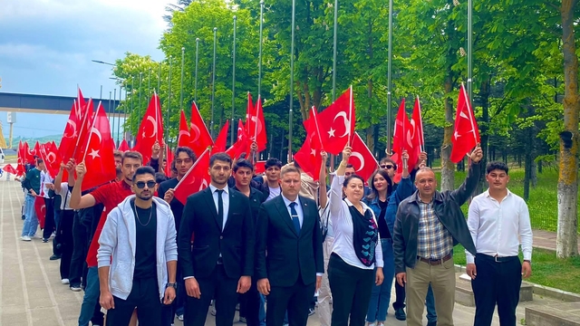 ODTÜ'de bayrak saldırısına tepki: Bilecik'te 350 kişilik yürüyüş