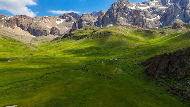 Erzincan'da 2 bin 500 rakımdaki yayla hayran bırakıyor
"Saklı Cennet" Sohmarik Yaylası doğaseverlerin yeni rotası oldu