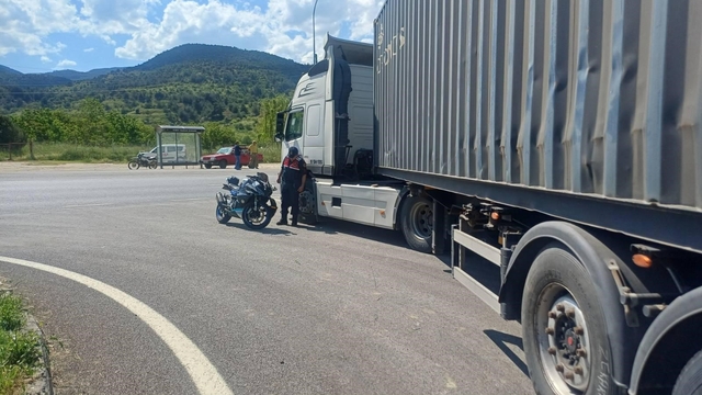 Bilecik'te tır ile motosiklet çarpıştı: 1 yaralı