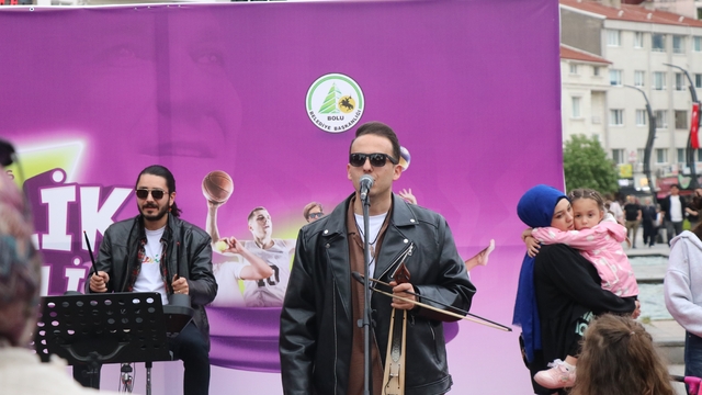 Bolu'da Gençlik Konseri'ne yoğun ilgi