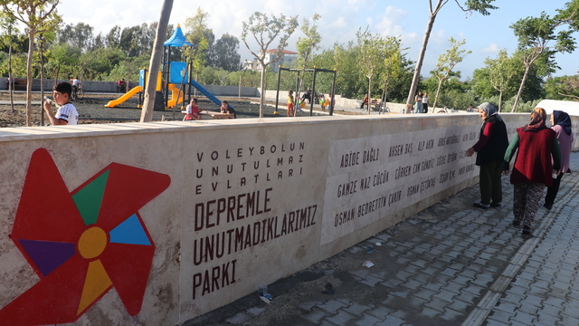 Hatay'da "Voleybolun Unutulmaz Evlatları Anıt Parkı" açıldı