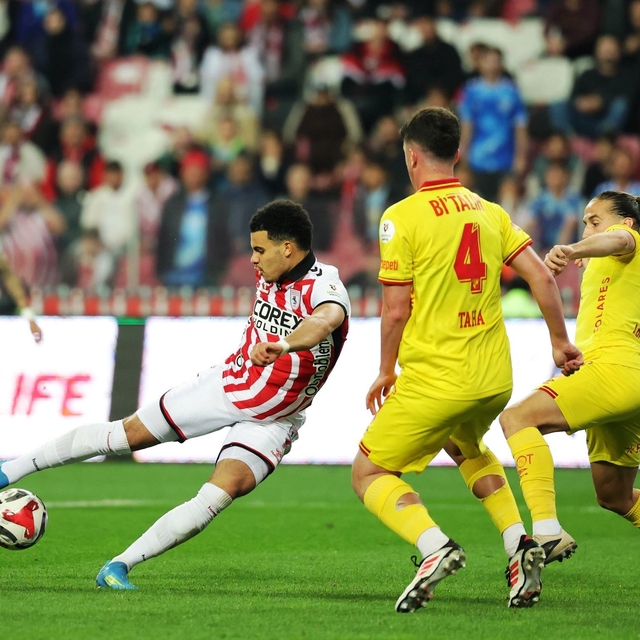 Trendyol Süper Lig: Samsunspor: 1 - Göztepe: 0 (İlk yarı)