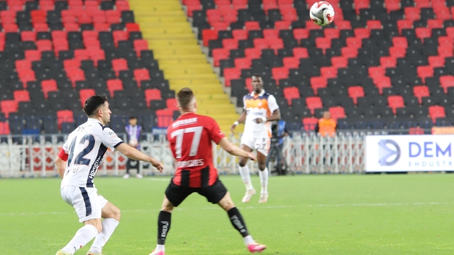 Trendyol Süper Lig: Gaziantep FK: 0 - Başakşehir: 2 (İlk yarı)