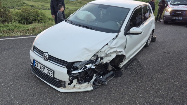 Bingöl'de iki araç çarpıştı: 9 yaralı