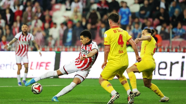 Trendyol Süper Lig: Samsunspor: 1 - Göztepe: 0 (İlk yarı)
