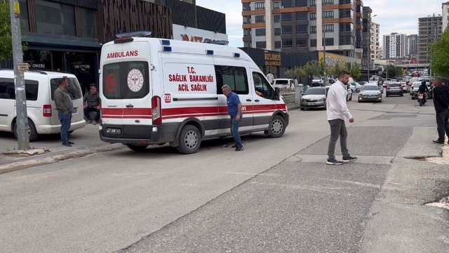 Cam silerken 8'inci kattan düşen genç kız hayatını kaybetti