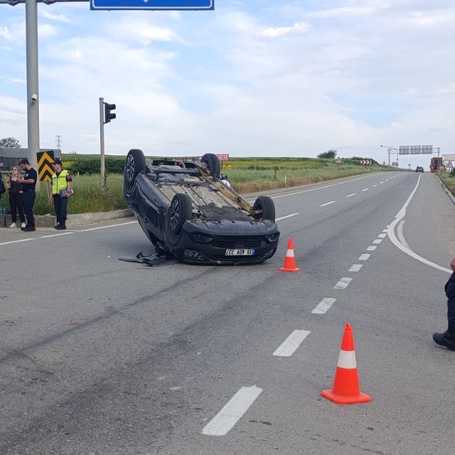Tekirdağ'da kamyonetle çarpışan otomobil ters döndü: 1 yaralı