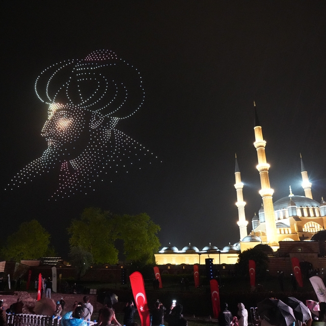 İstanbul'un Fethi'nin 573'üncü yılında Edirne'de Osmanlı ruhu yaşatıldı
Fet...