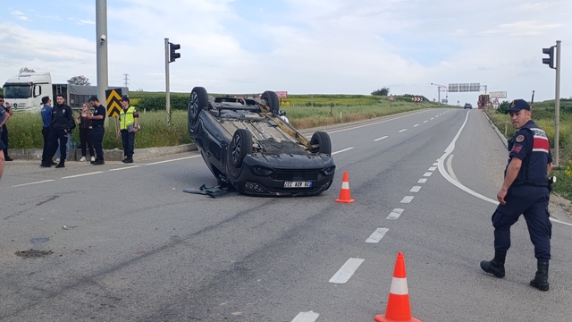 Tekirdağ'da kamyonetle çarpışan otomobil ters döndü: 1 yaralı