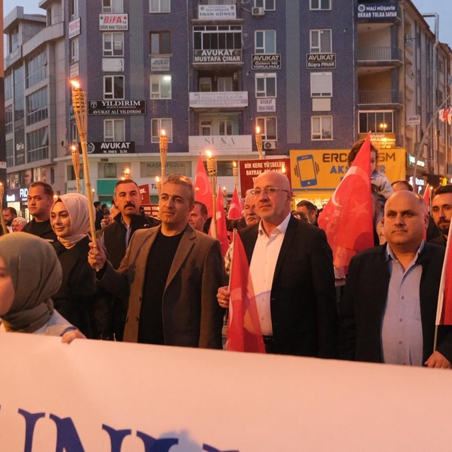 Karaman'da Türk Dil Bayramı etkinlikleri kapsamında fener alayı düzenlendi