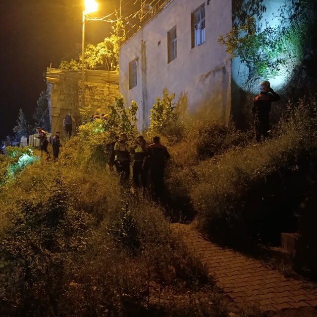 Sokak ortasında rastgele ateş açtı: 1'i kadın 2 kişi yaralandı