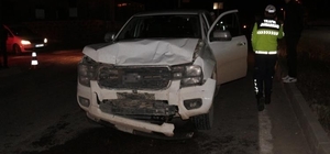 Cizre'de kamyonet otomobile arkadan çarptı: 2 yaralı