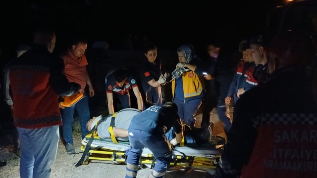 Sakarya'da devrilen cipteki 3 kişi yaralandı