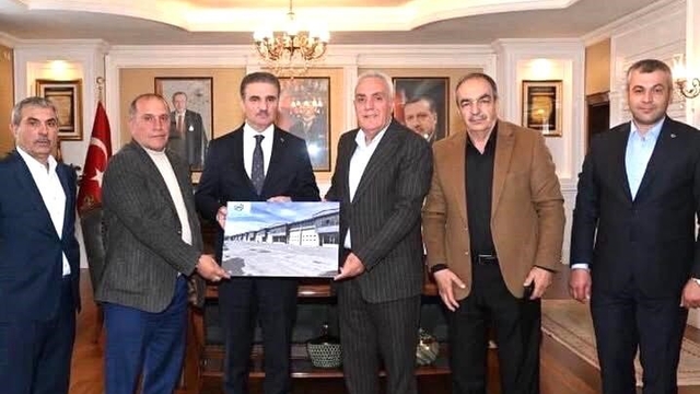 Akdağ Sanayi Yapı Kooperatifi'nden Vali Aydın Baruş'a ziyaret
Akdağ Sanayi Yapı Kooperatifi Yönetim Kurulu Başkanı Salih Dikel; "Doğu Anadolu'nun örnek sanayi sitesi olacak"