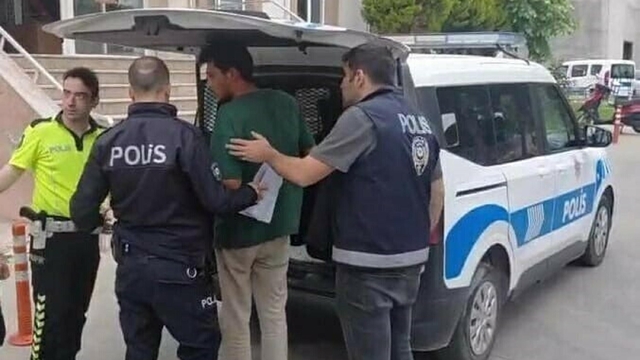 Üniversite öğrencisine bıçaklı, sopalı saldırı kamerada (2)