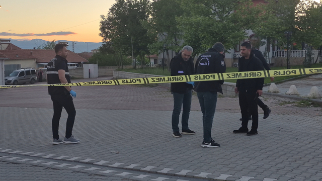 Sanal medyada tartışıp, parkta kavga ettiler: 1 yaralı