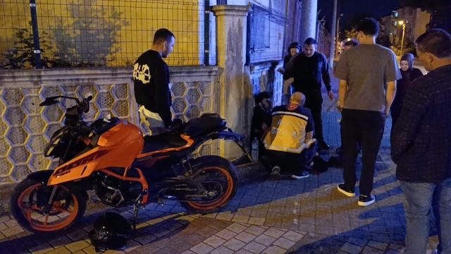 Bursa'da kaldırıma ve site duvarına çarpan motosikletin sürücüsü yaralandı