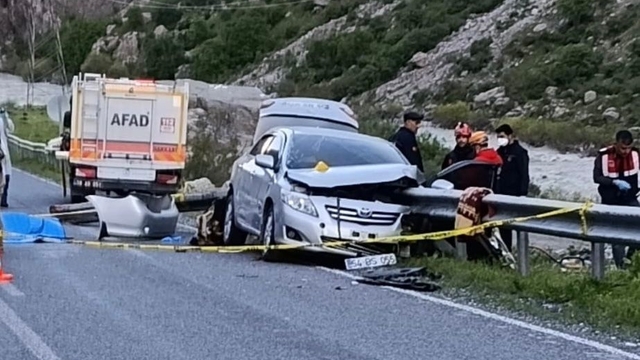 Düğün dönüşü kaza; 1 ölü, 3 yaralı