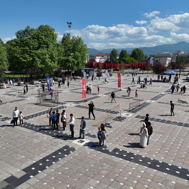 Gençler spor alanlarında kıyasıya rekabet etti